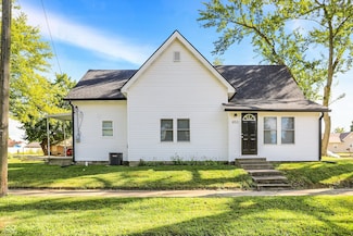 853 N 12th St, Elwood, IN 46036