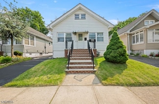 415 Laurita St, Linden, NJ 07036