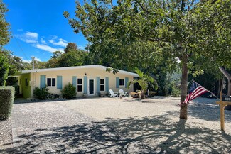 111 S Rolling Hill Rd, Tavernier, FL 33070