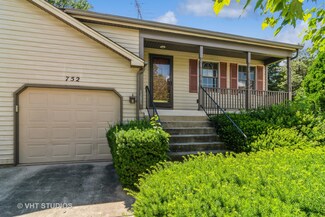 752 Alice Place Unit B, Elgin, IL 60123