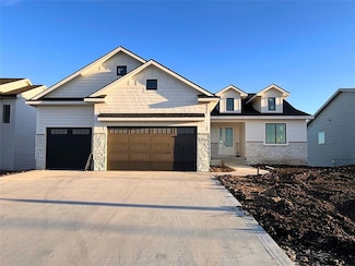 18016 Tanglewood Dr, Clive, IA 50325