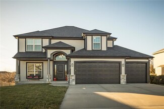 8818 N Essex Dr, Kansas City, MO 64156