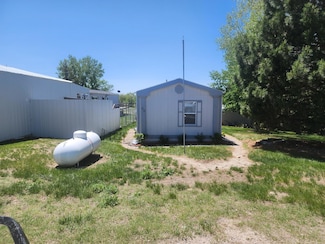 66 Otter Creek Ct, Lewellen, NE 69147