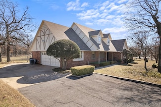 5707 S 30th Ave W, Tulsa, OK 74107
