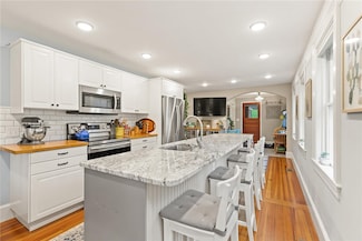 965 Greenville Ave, Greenville, RI 02828