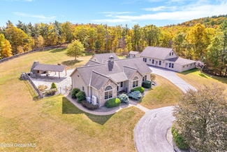 138 Lydon Ln, Hannacroix, NY 12087