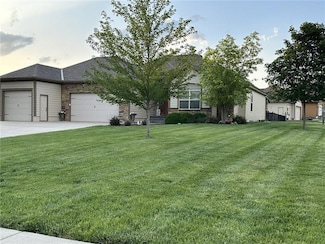 914 Birchwood Dr, Raymore, MO 64083