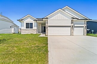 910 Lynne Dr, Adel, IA 50003