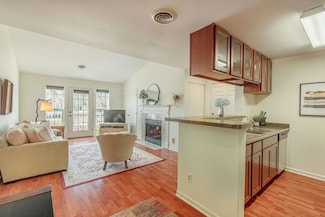 701 Harbor House Dr Unit 8, Madison, WI 53719