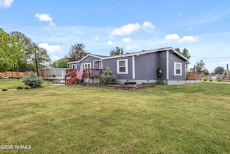 15220 Fisk Rd, Yakima, WA 98908