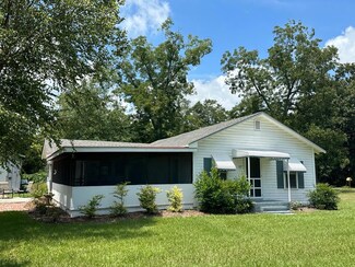 67 W Odum St, Hazlehurst, GA 31539