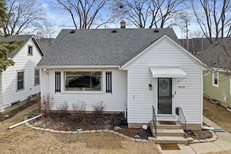 4606 N Ironwood Ln, Milwaukee, WI 53209