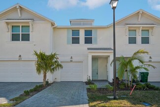 381 Salisbury Cir, White City, FL 34982