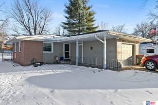 1130 Meadow Dale Dr, Lincoln, NE 68505