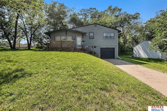 5704 N 68th St, Omaha, NE 68104