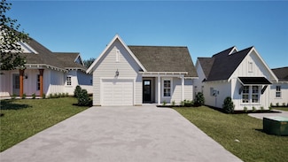 1091 Woodland Cir, Opelika, AL 36801