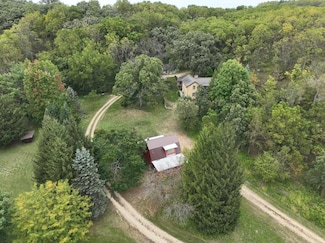 18075 Oneil Rd, Mineral Point, WI 53565
