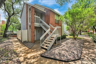 2105 Saint Michaels Dr, Arlington, TX 76011