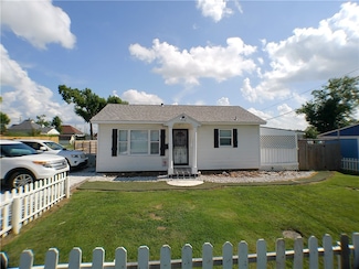 918 W Maple St, Rogers, AR 72756