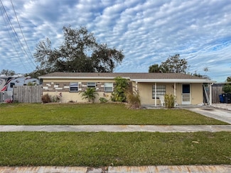 318 Country Club Dr, Oldsmar, FL 34677