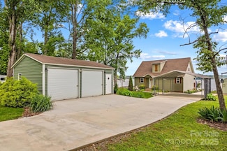 270 Yachtsman Dr, Salisbury, NC 28146