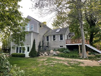 60 Quissett Ave, Woods Hole, MA 02543