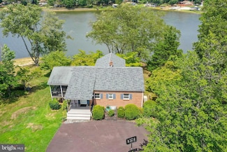 285 Lakeview Cir, Louisa, VA 23093