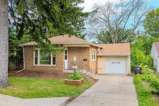 4008 Douglas Ave, Des Moines, IA 50310