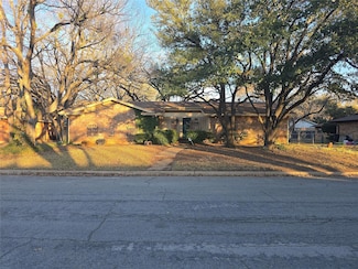 705 Lake Louise Rd, Fort Worth, TX 76103