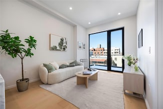 31-16 21st St Unit 2G, Long Island City, NY 11106