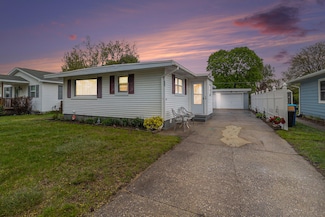 909 Lawndale St, Ludington, MI 49431