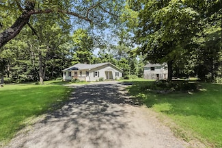 11 Tribune Ln, Red Hook, NY 12571