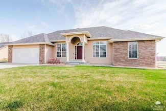 304 Ruths Ln, Wamego, KS 66547