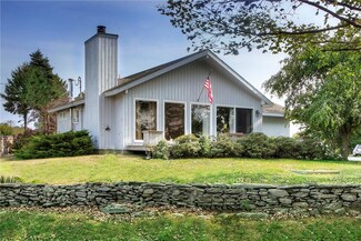 516 3rd Beach Rd, Middletown, RI 02842