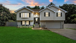 196 Sycamore St, Holbrook, MA 02343