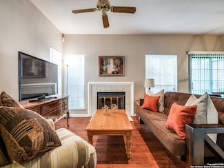 165 Chapel Hill Cir, San Antonio, TX 78240
