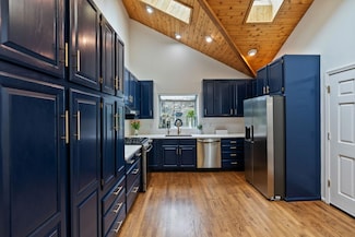 624 NE Tracker Ct, Bend, OR 97701