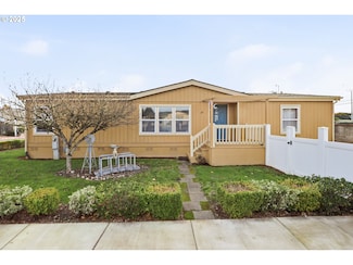1000 S McKern Ct Unit 45, Newberg, OR 97132