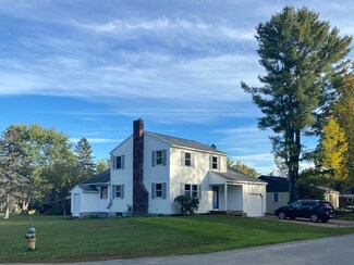 17 Lloyd Rd, Waterville, ME 04901