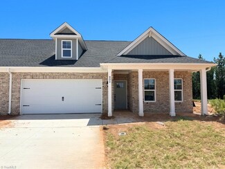 802 Beeson Ct, Clemmons, NC 27012