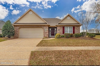 207 N Palm Dr, Winnabow, NC 28479