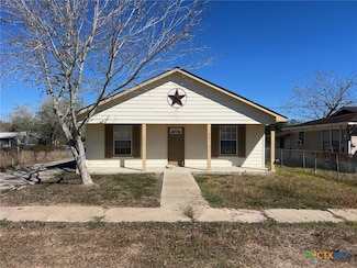 207 Garrett St, Yoakum, TX 77995