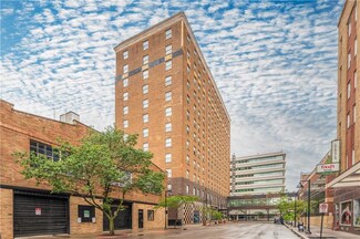 400 Walnut St Unit 902, Des Moines, IA 50309