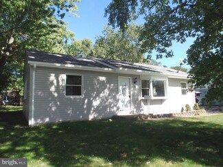 15 Warwick Rd, Stratford, NJ 08084