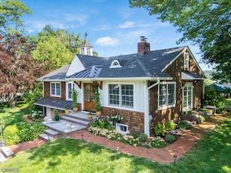 10 Harvey Ct, Summit, NJ 07901