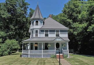 4 Elm St, Upton, MA 01568