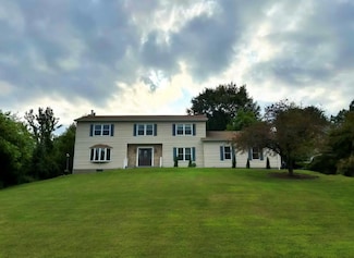 135 Stowe Dr, Poughquag, NY 12570