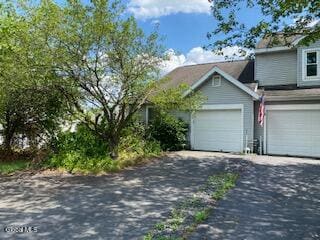 7 Sandra Ln, Rensselaer, NY 12144