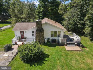 989 Summit Point Dr, Front Royal, VA 22630