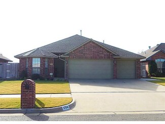 1704 SW 33rd St, Moore, OK 73160